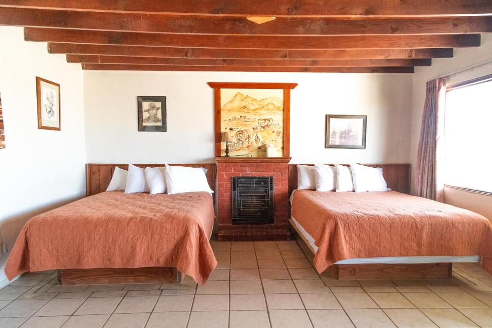 Executive Queen Room with Two Queen Beds interior