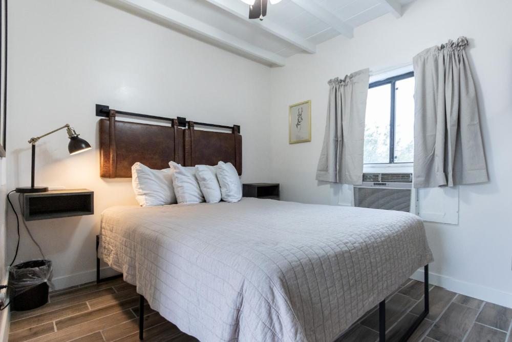 Queen Room interior